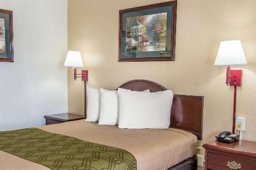 Econo Lodge Midtown image 11