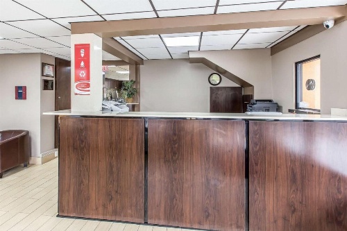 Econo Lodge Midtown image 12