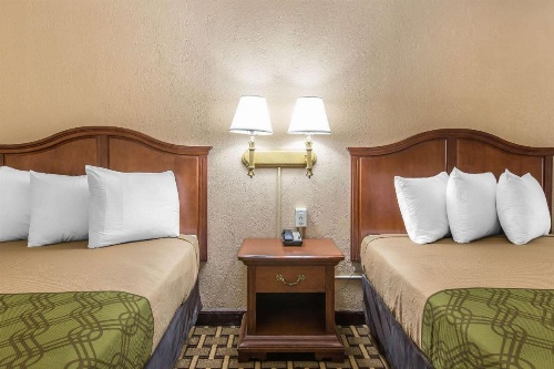 Econo Lodge Midtown image 16
