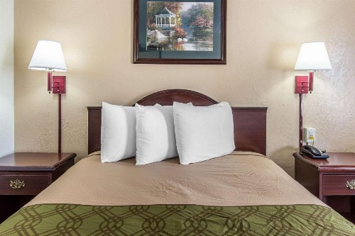 Econo Lodge Midtown image 17