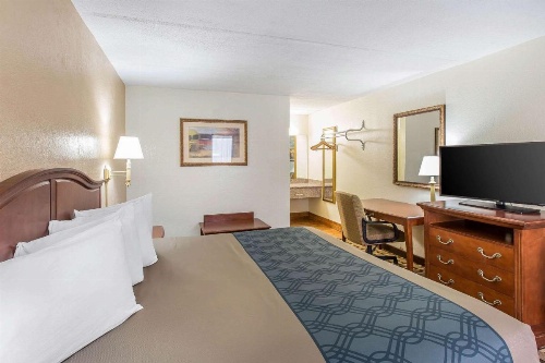 Econo Lodge Midtown image 19