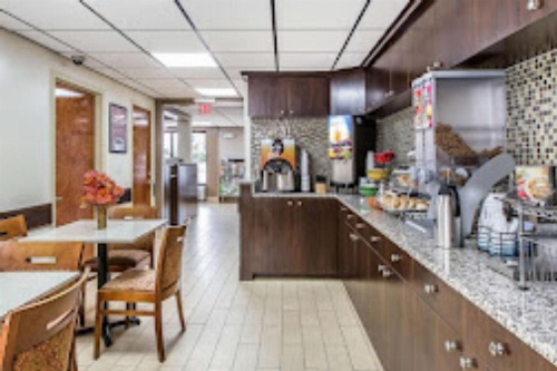 Econo Lodge Midtown image 2