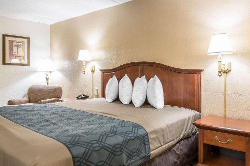 Econo Lodge Midtown image 9